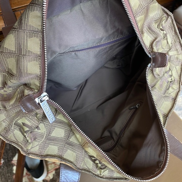 Stunning Chanel Tote Bag Leather and Nylon - Picture 12 of 13